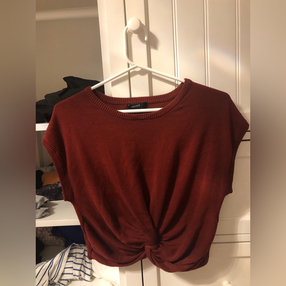 Forever 21 Drop Sleeve Sleeveless Twist Front Maroon Stretchy Comfy Crop Top